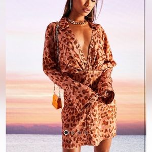 ASOS DESIGN satin shirt mini dress with flared cuff in
Animal Print
